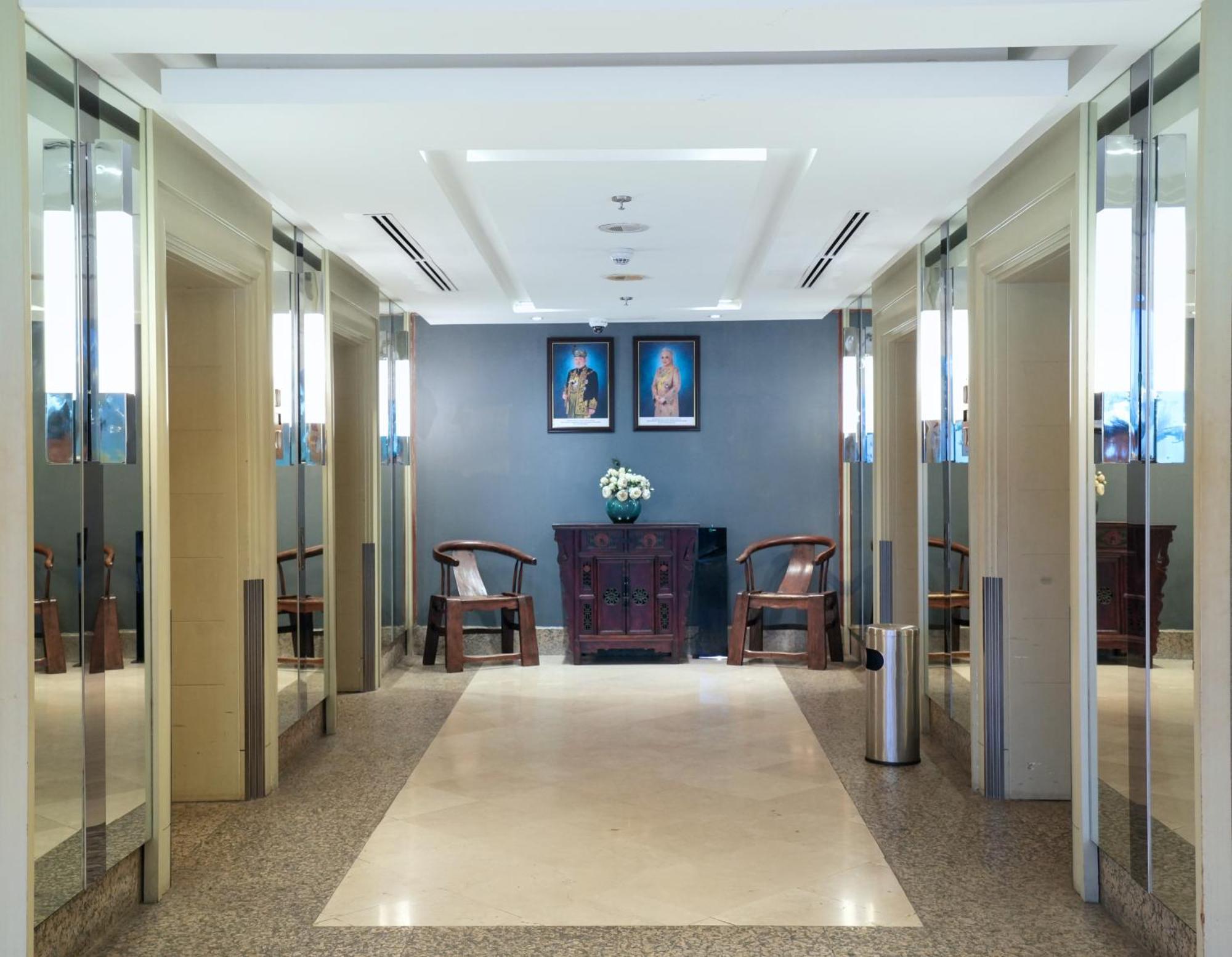 Thistle Hotel 5*